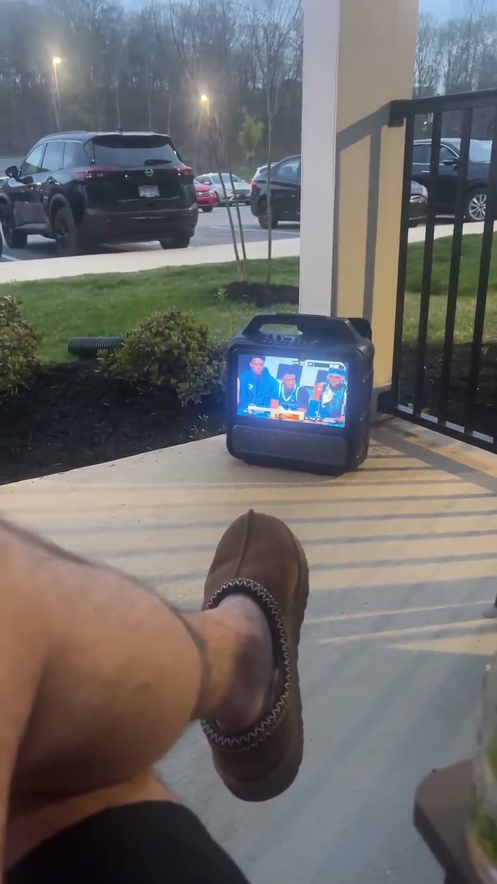 Portable Outdoor Entertainment System with Display and Speaker detail 3